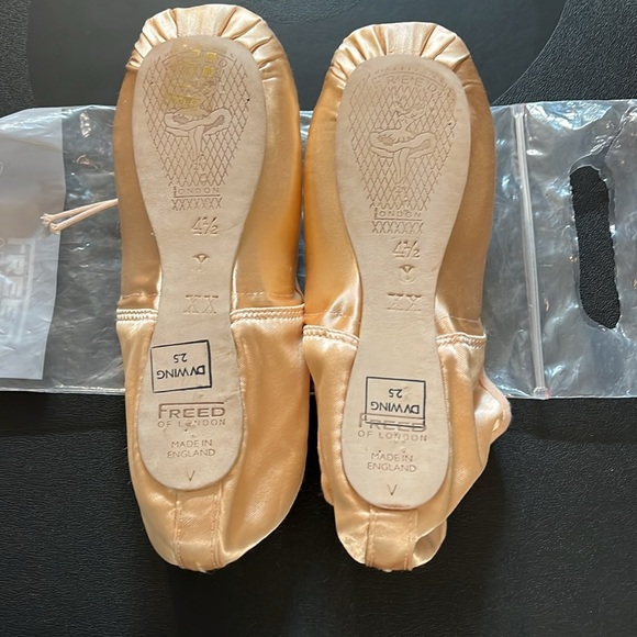 Freed pointe shoes, Maker Y 4.5 xx WB - Picture 2 of 4